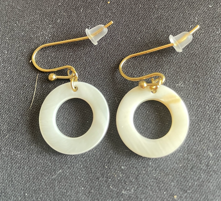 boucle oreille dore anneau nacre