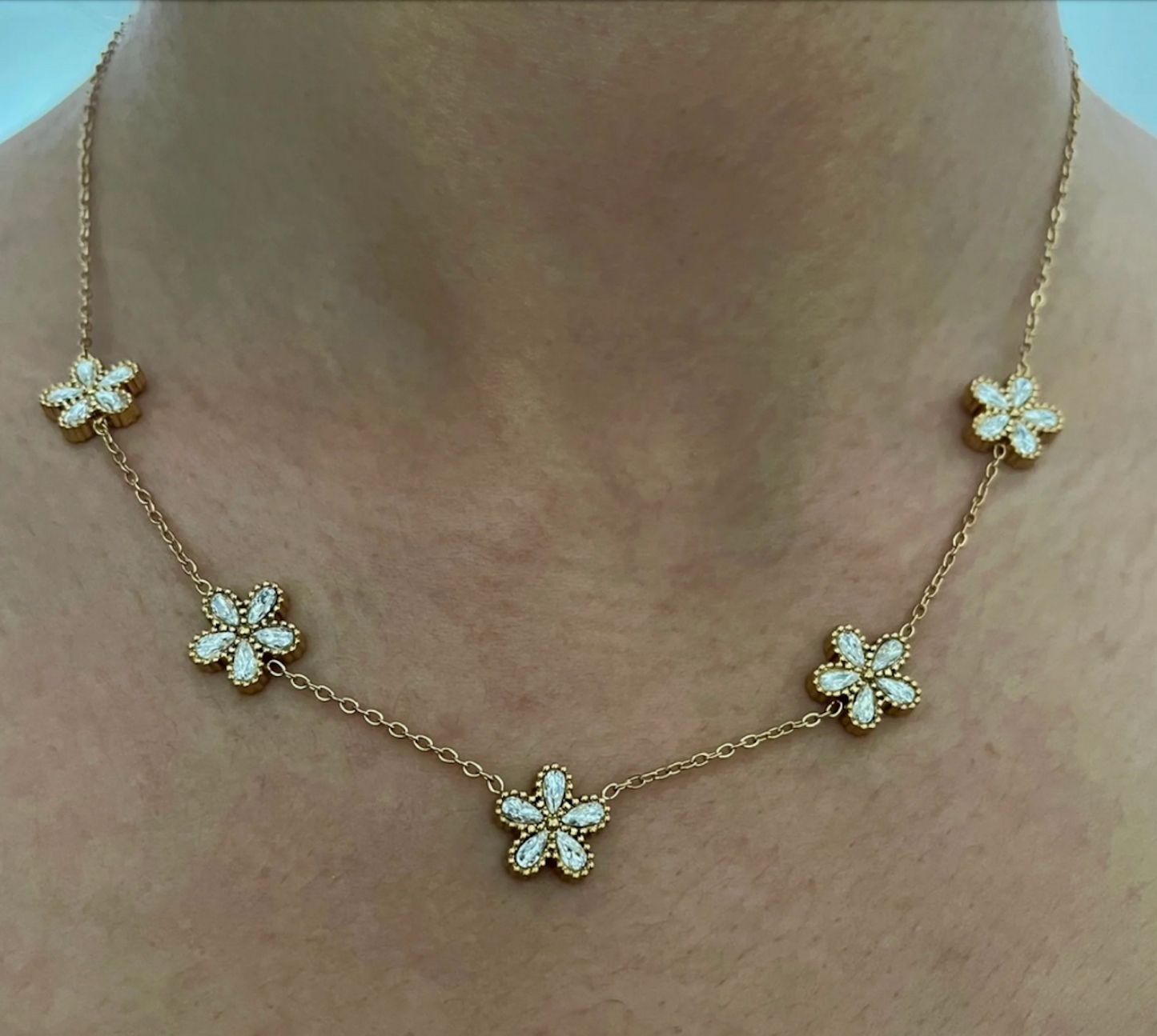 collier dore marguerite fleur strass