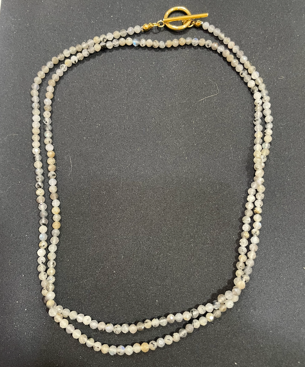 collier pierre grises