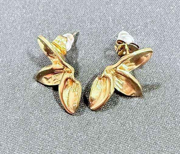 boucle oreille dore petite feuille