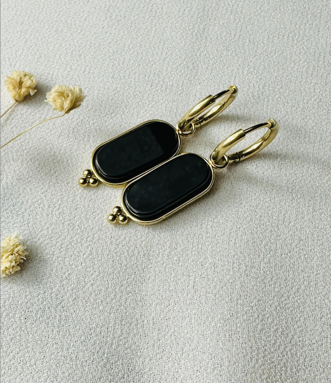 boucle oreille dore pendante noire