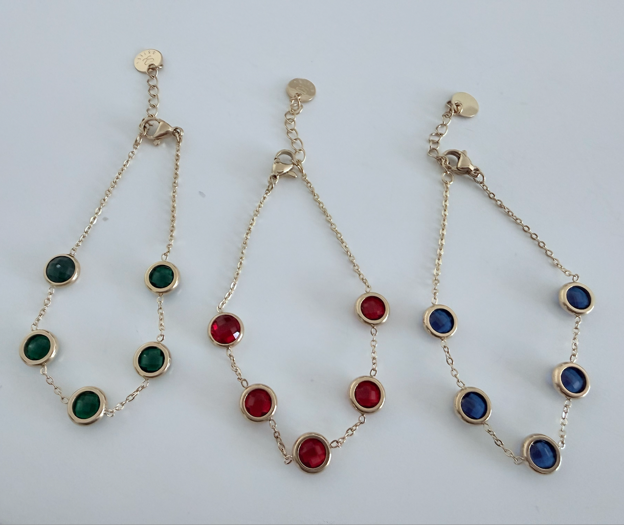 Bracelet dore pierre rouge verte bleue