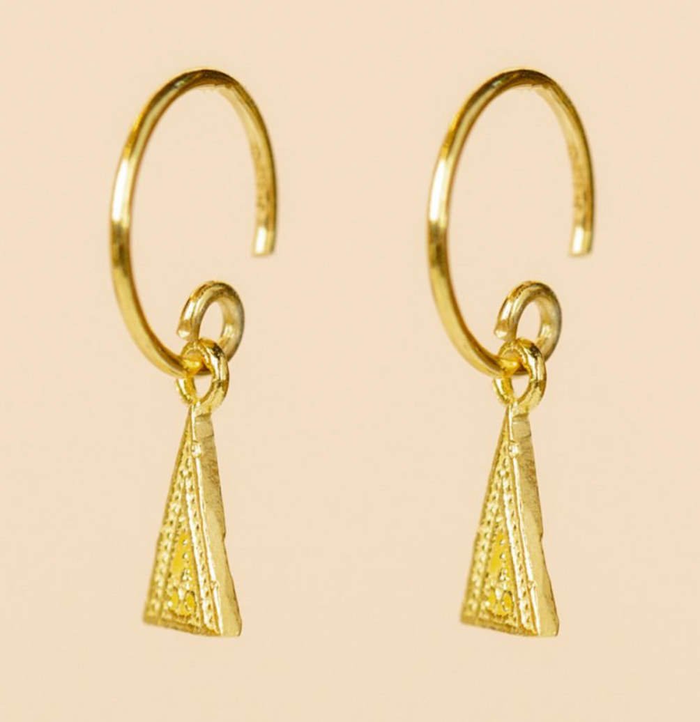 Boucles d'oreilles P.O pendantes triangles martelés