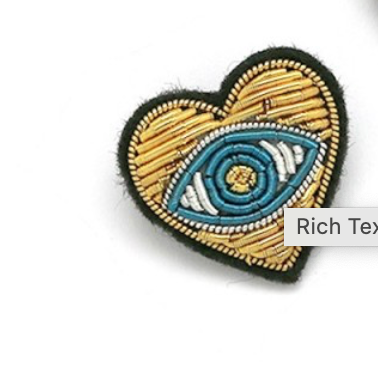 Broche brodée mini coeur oeil