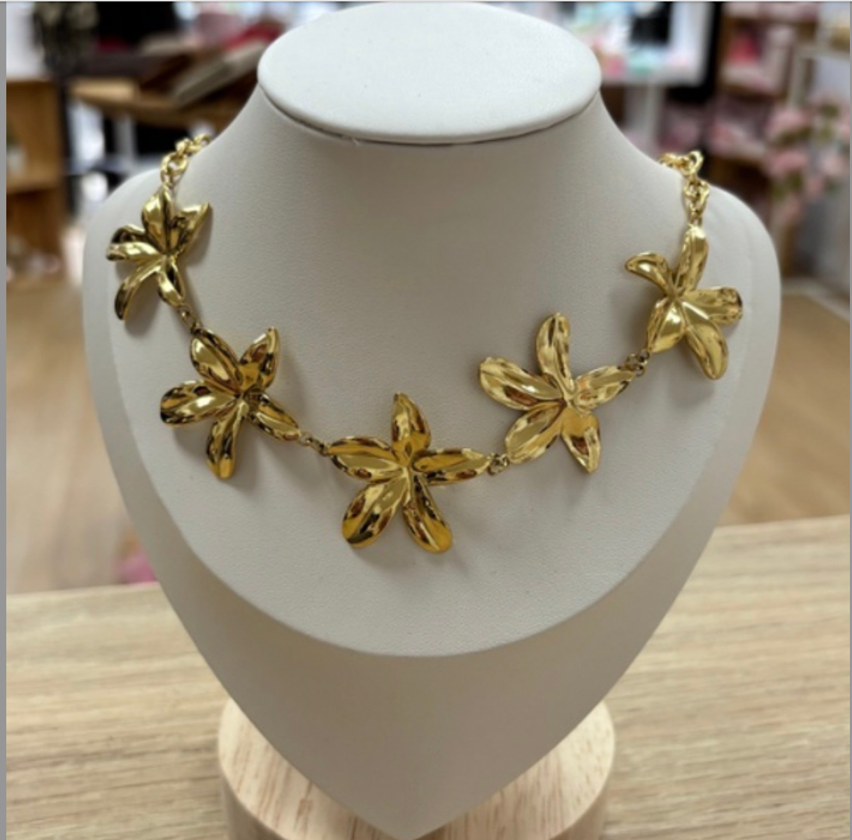 collier dore feuille