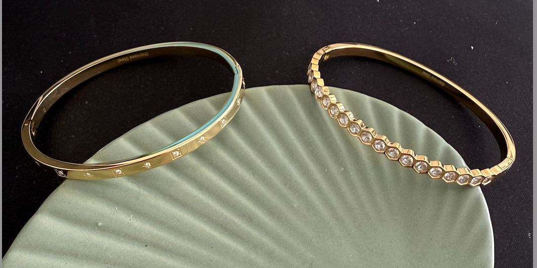 bracelet rigide dore fermé strass