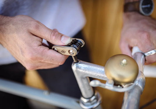 Outil multi fonctions pour vélo
