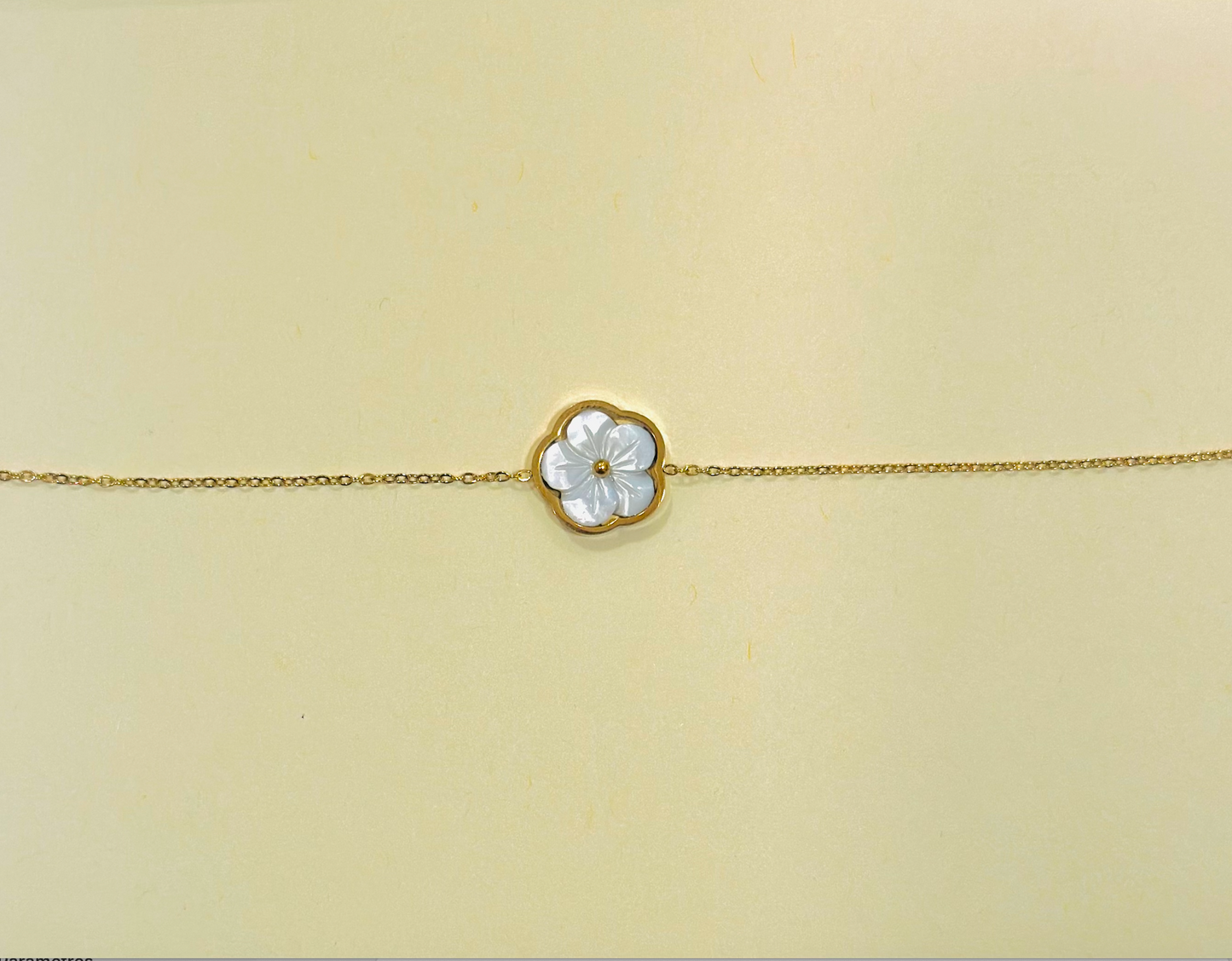 bracelet doré fleur nacre