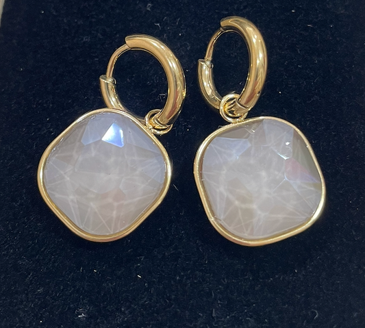 Boucle oreille dore goutte carre