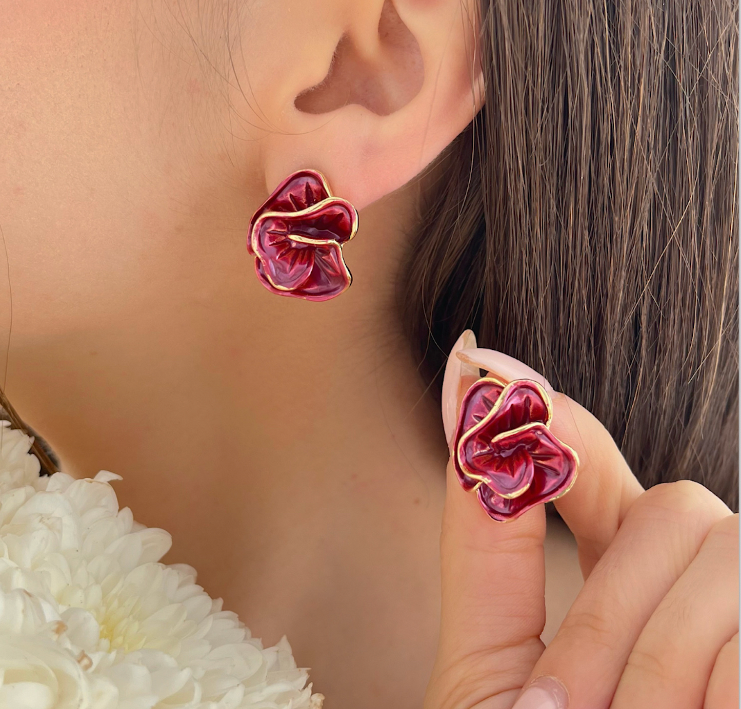 boucle oreille dore fleur rouge