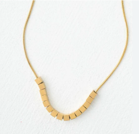collier doré petit cube