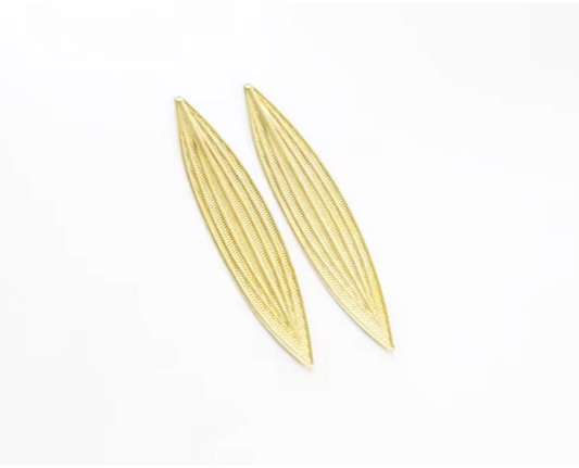 Boucle oreille dore feuille allongée