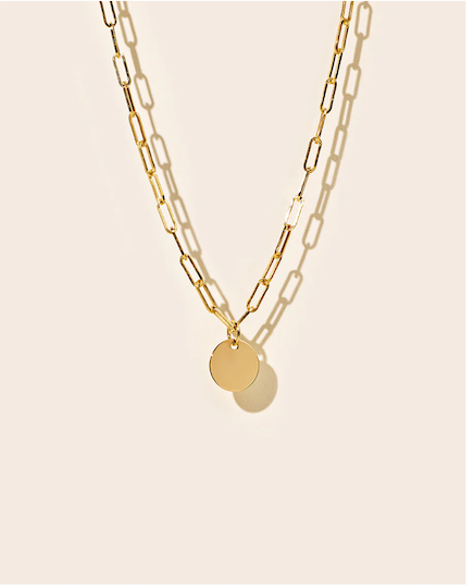 collier doré grosse maille et médaille