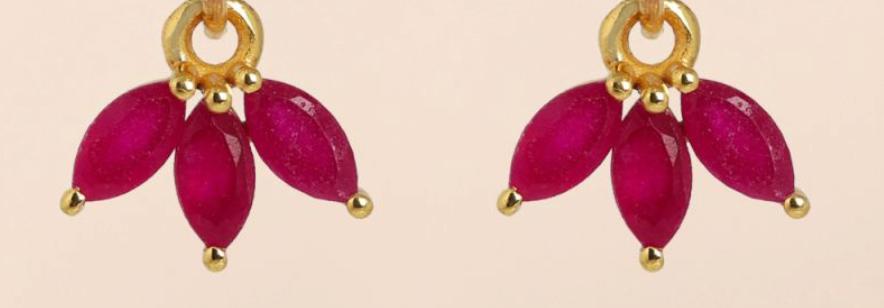 Puces oreilles trois pierres Ruby plaqué Or