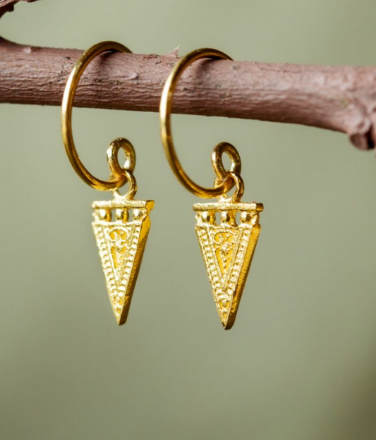 Boucles d'oreilles P.O pendantes triangles martelés