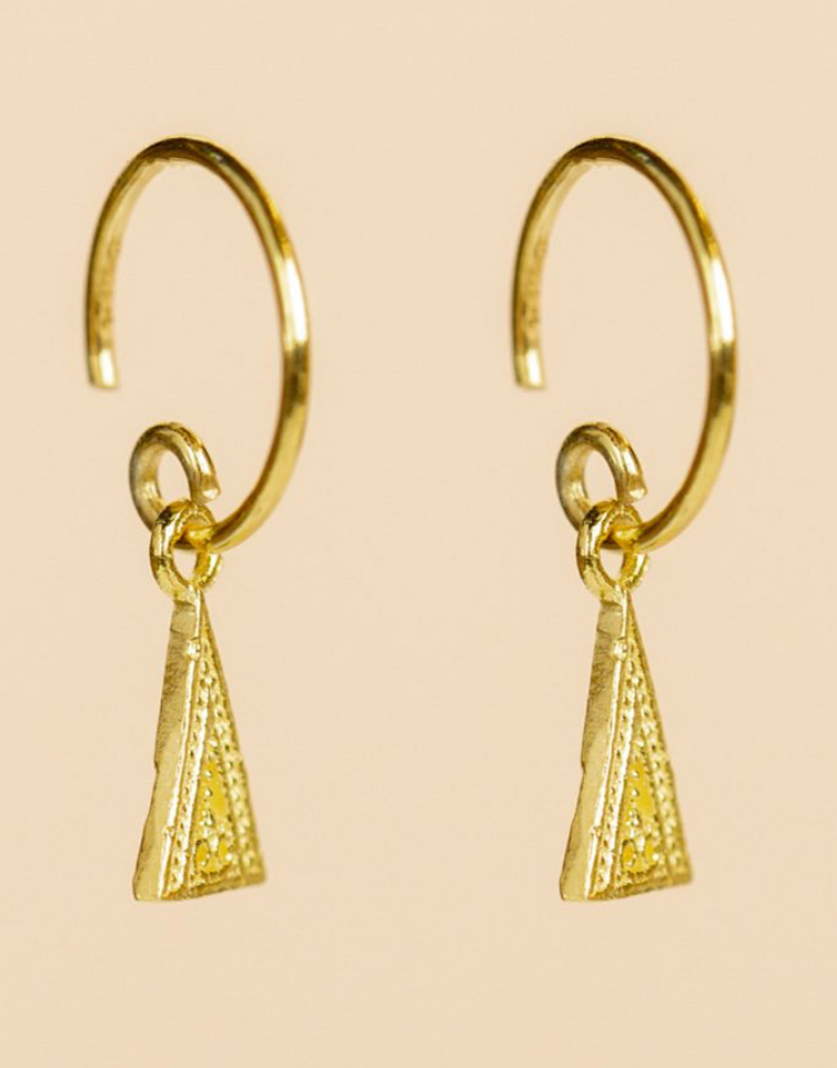 Boucles d'oreilles P.O pendantes triangles martelés