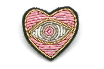 Broche brodée mini coeur oeil