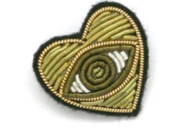 Broche brodée mini coeur oeil
