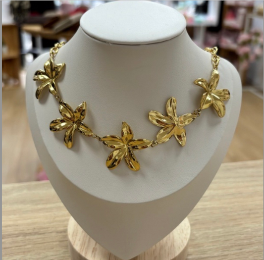 collier dore feuille