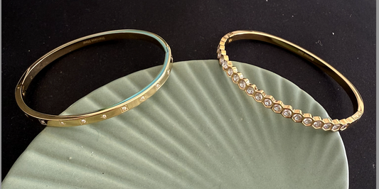 bracelet rigide dore fermé strass