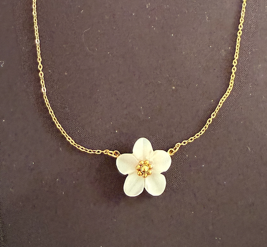 braclet dore fleur blanche