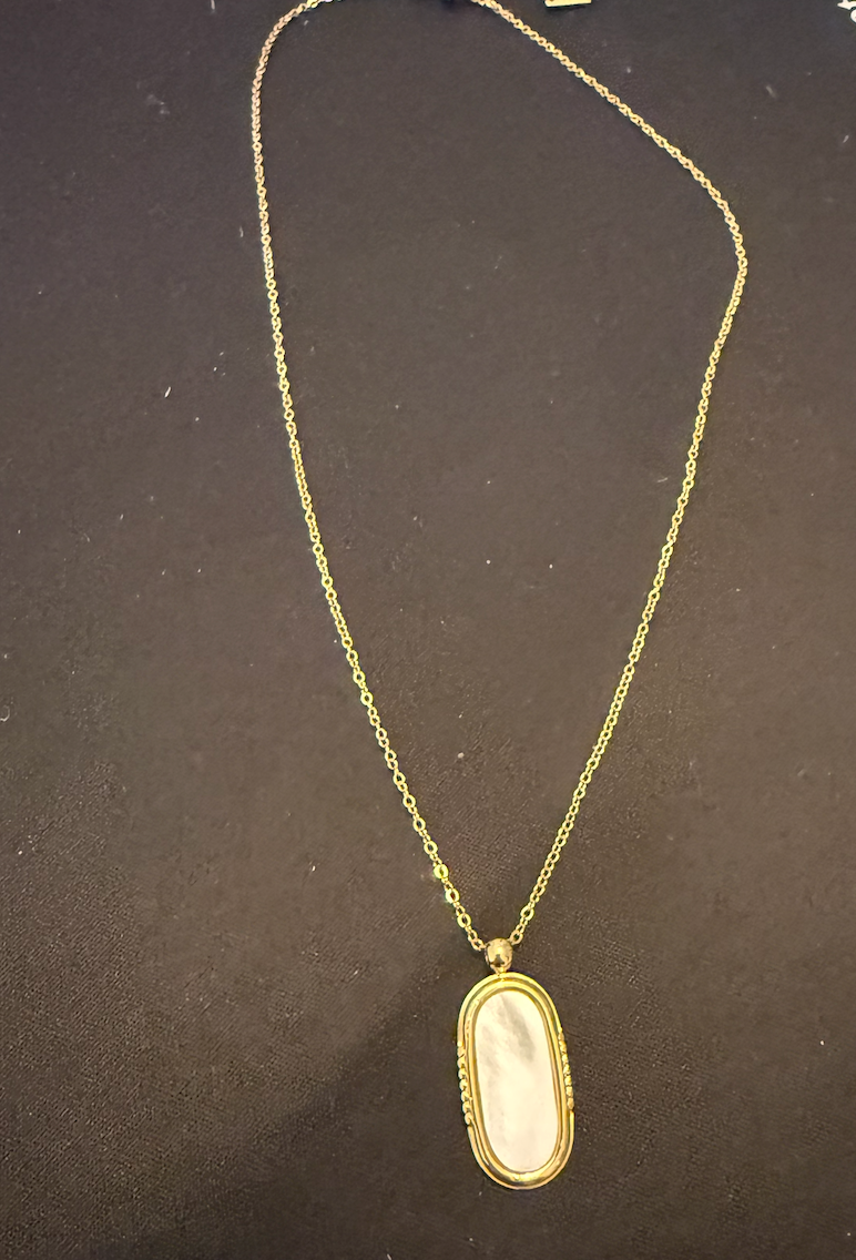 collier dore nacre