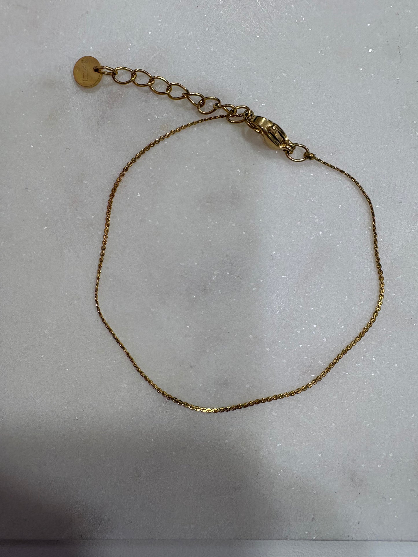 bracelet doré fin maille plate