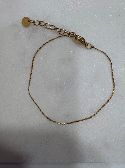 bracelet doré fin maille plate
