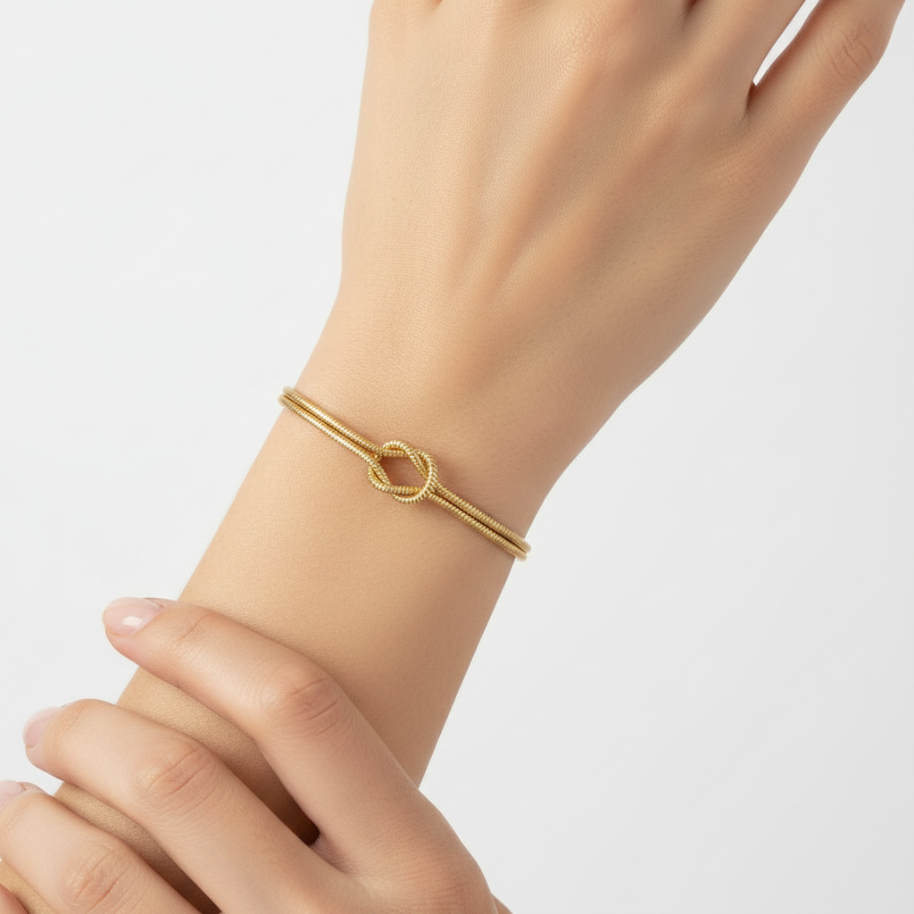 Bracelet nœud snake chain sur poignet